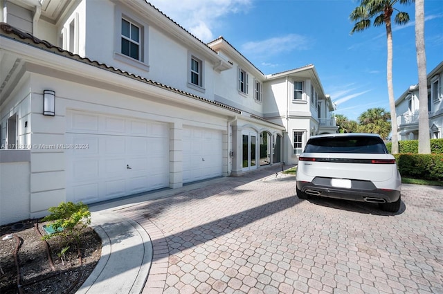 view of front facade featuring a garage