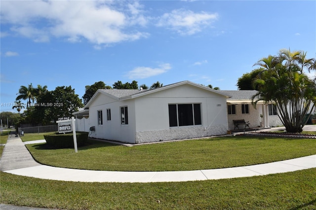 view of front of house with a front lawn