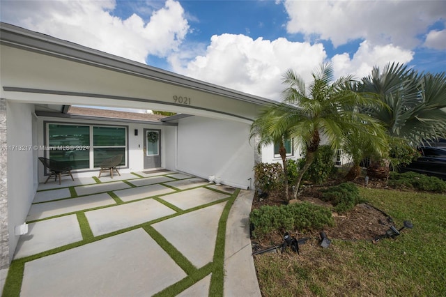 property entrance featuring a porch