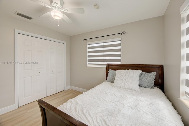 bedroom with ceiling fan, a closet, and hardwood / wood-style floors