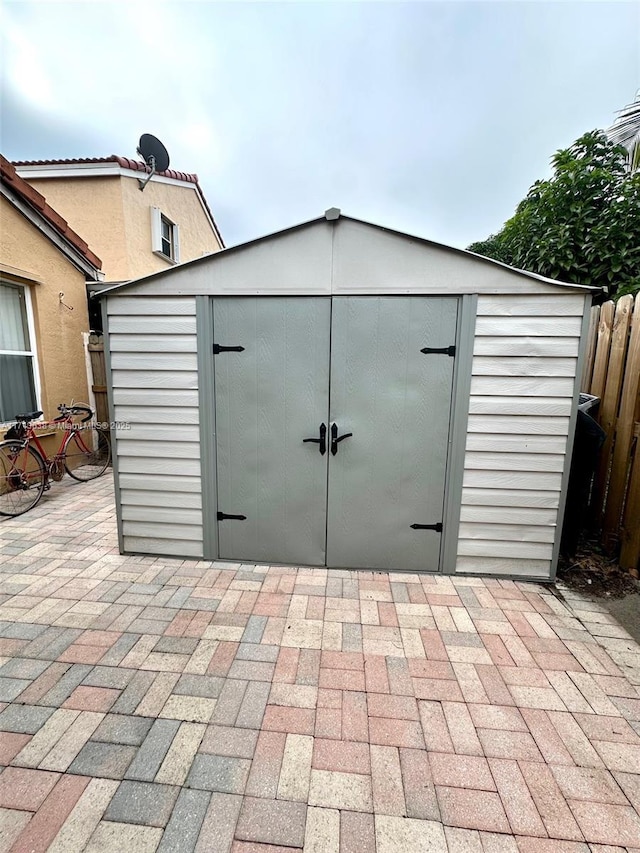 view of outbuilding