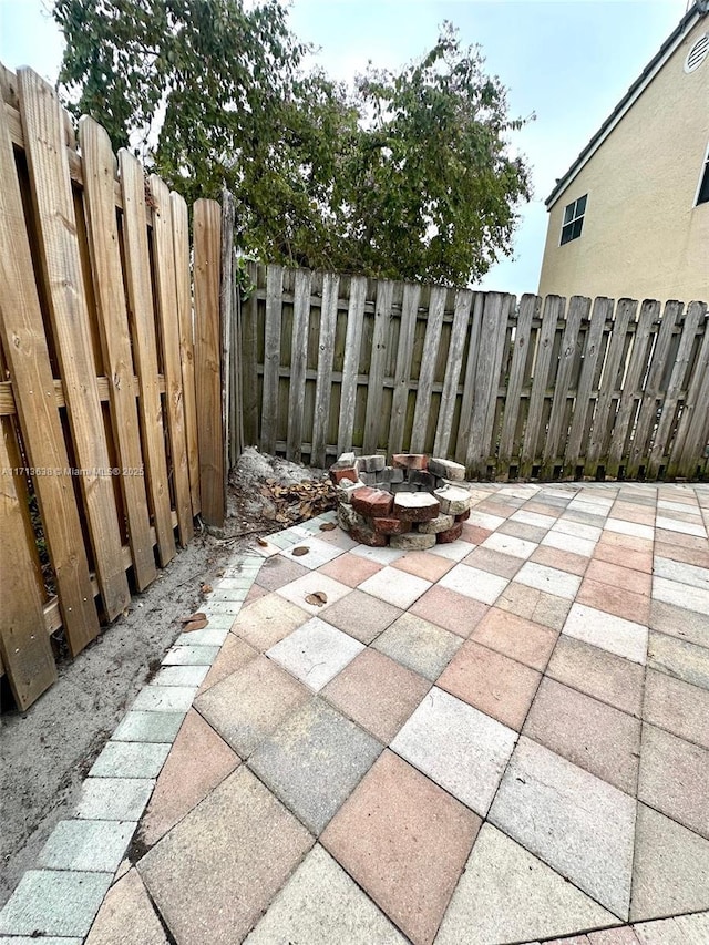 view of patio with an outdoor fire pit