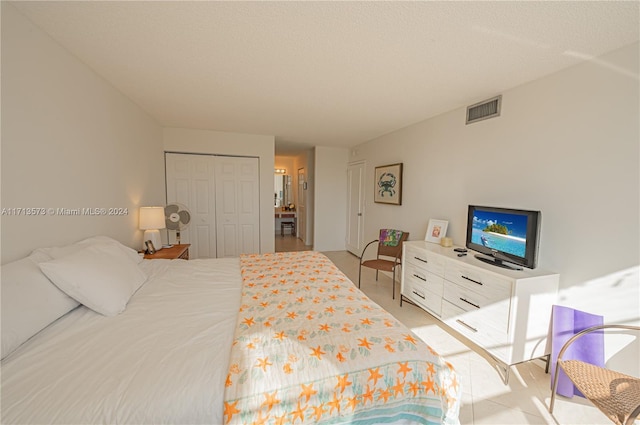 bedroom featuring a closet and a textured ceiling