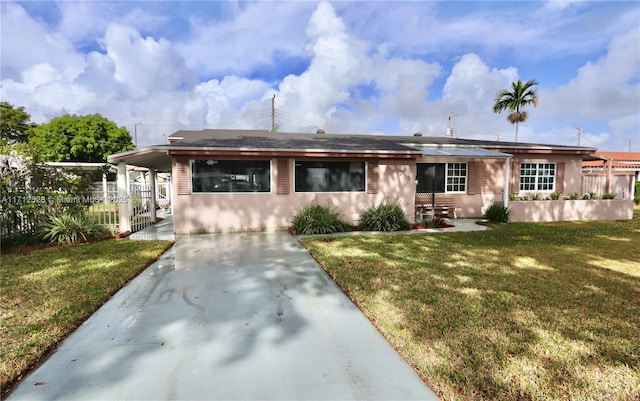 view of front of house featuring entry steps and a front yard