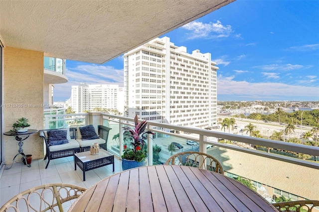 balcony featuring an outdoor hangout area