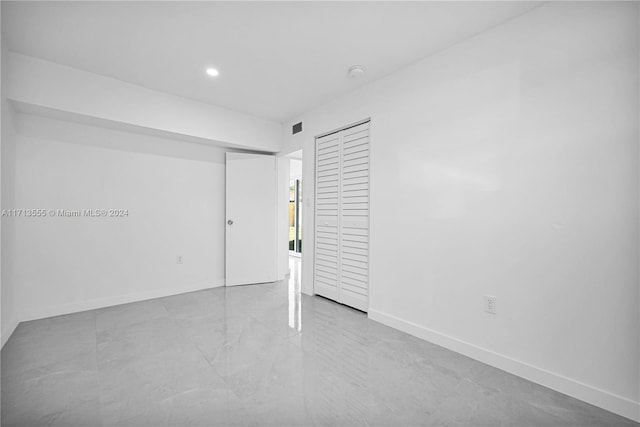 unfurnished bedroom featuring a closet