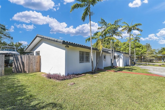 view of front of house with a front lawn