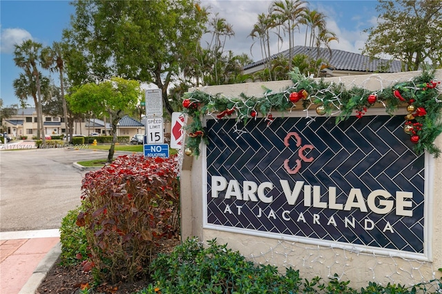 view of community / neighborhood sign