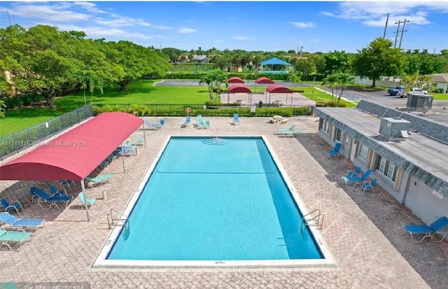 view of swimming pool