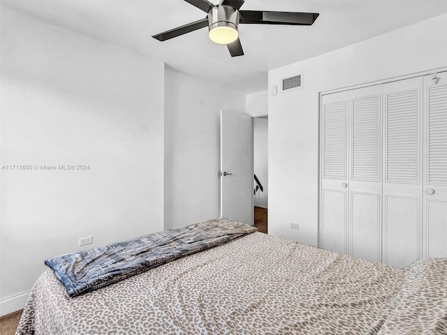 bedroom featuring ceiling fan, a closet, and carpet floors