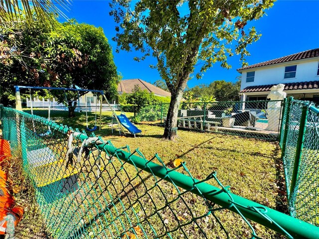 view of swimming pool with an in ground hot tub and a patio area