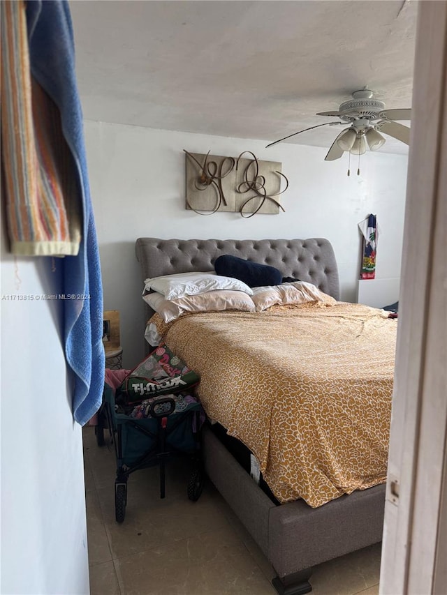 bedroom with ceiling fan