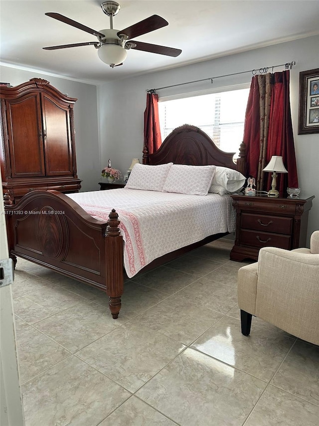 bedroom with ceiling fan