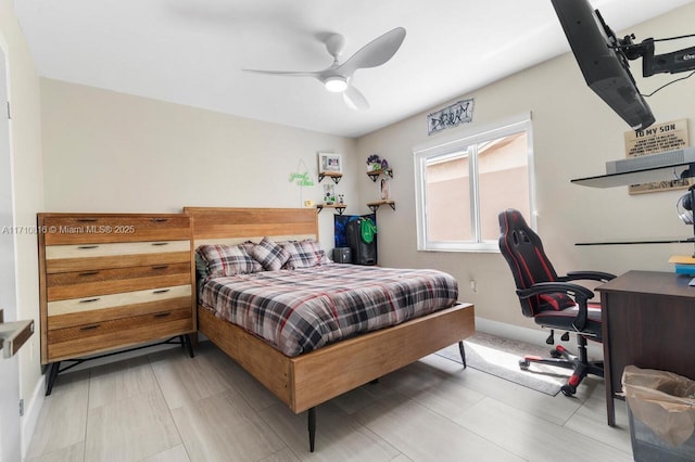 bedroom featuring ceiling fan