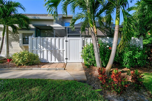 view of yard with a lanai