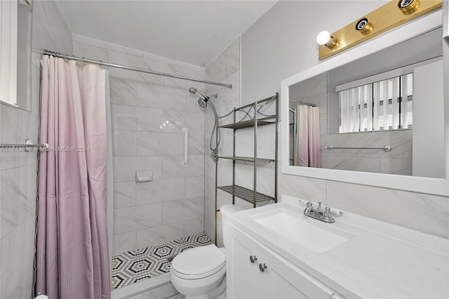 bathroom with a shower with shower curtain, vanity, and toilet