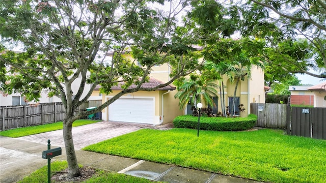 view of front of property with a front yard