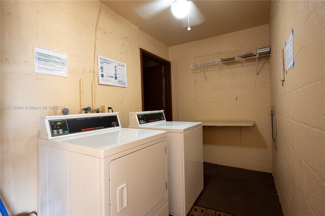 laundry area featuring washer and clothes dryer and ceiling fan