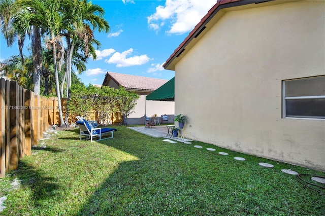 view of yard with a patio area