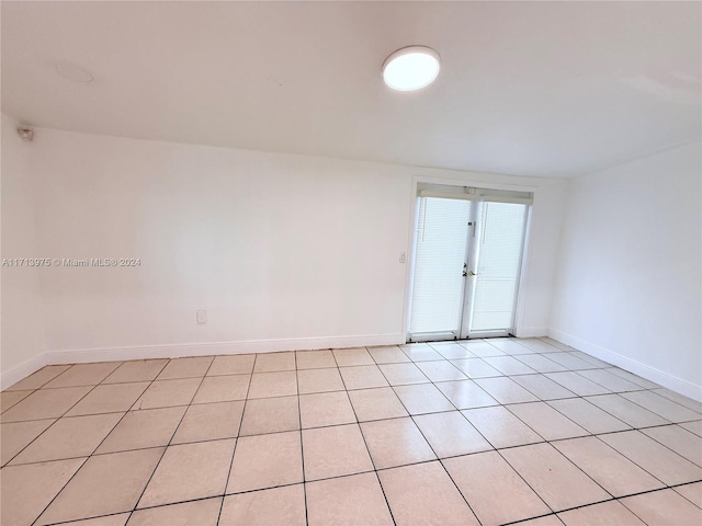 empty room featuring light tile patterned floors