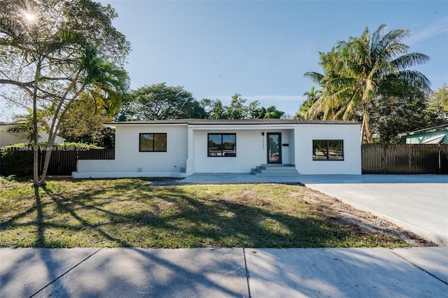 view of front of home featuring a front lawn