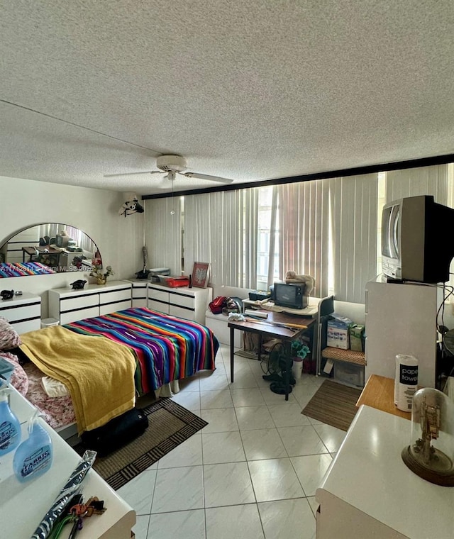 bedroom with ceiling fan and a textured ceiling