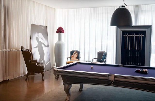 rec room featuring pool table