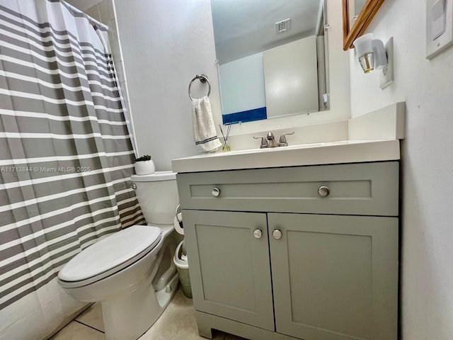 full bath with vanity, toilet, a shower with curtain, and visible vents