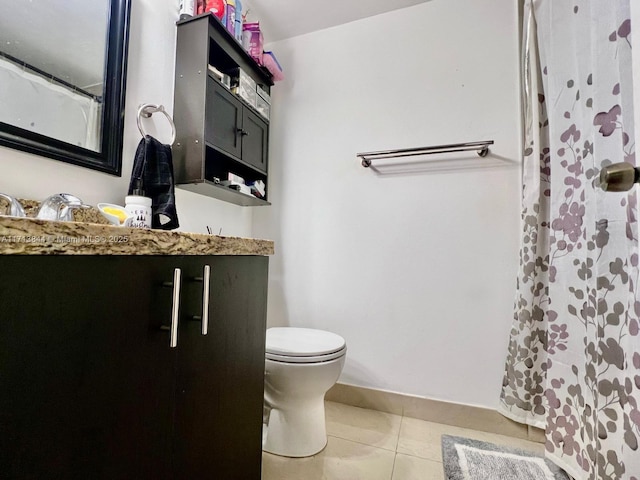 bathroom featuring tile patterned floors, toilet, curtained shower, baseboards, and vanity