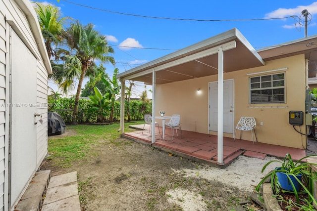 view of yard with a patio