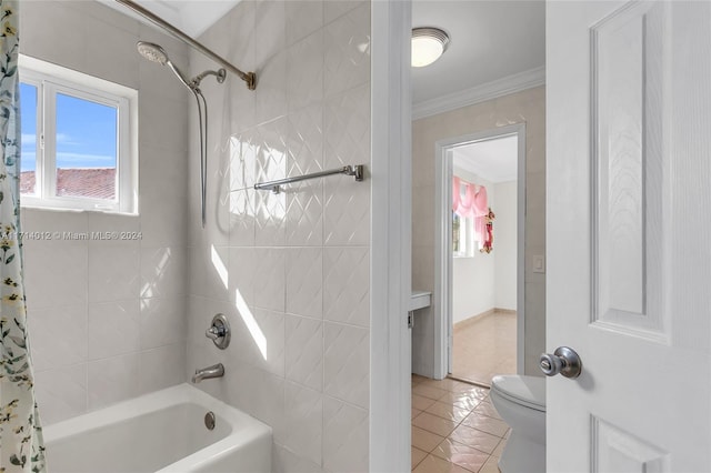 full bathroom featuring shower / bath combination with curtain, plenty of natural light, crown molding, and toilet