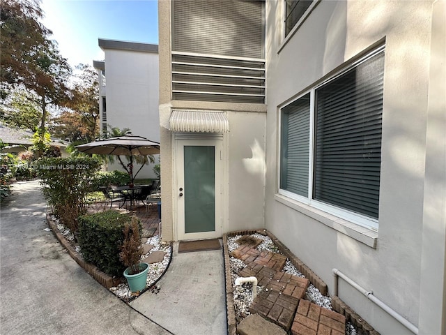 entrance to property featuring a patio