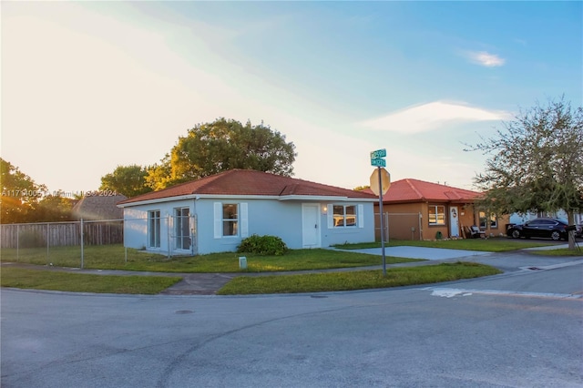 view of front of property with a front yard