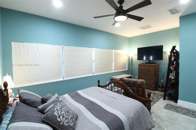 bedroom with ceiling fan