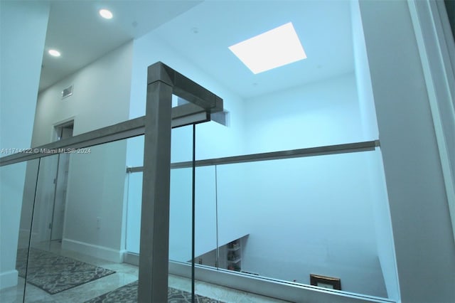 room details featuring a skylight