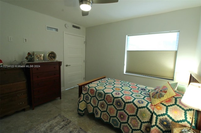 bedroom with ceiling fan