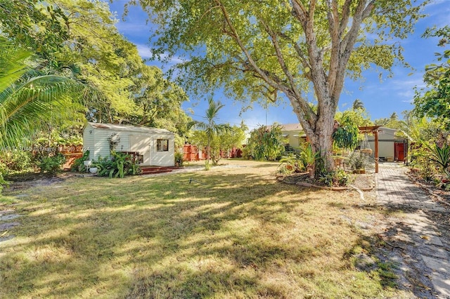 view of yard with a shed