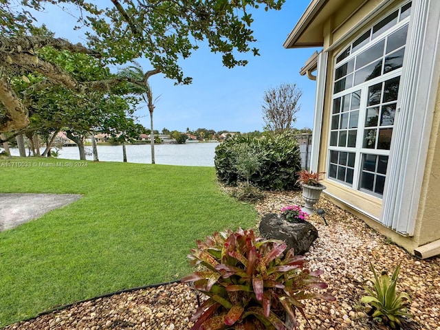 view of yard featuring a water view