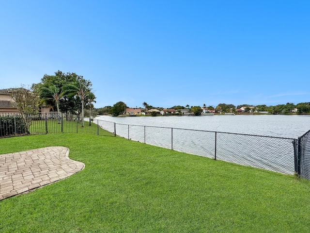 view of yard featuring a water view