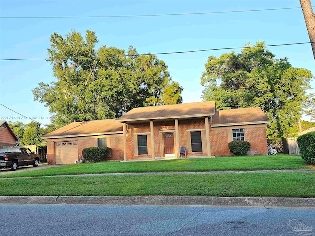 view of front of property featuring a front yard and a garage