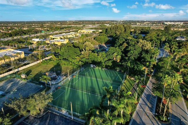 821 E Cypress Pointe Dr E, Pembroke Pines, FL 33027 - drone / aerial view