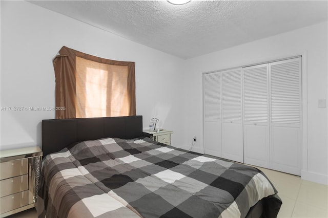 bedroom with a textured ceiling and a closet