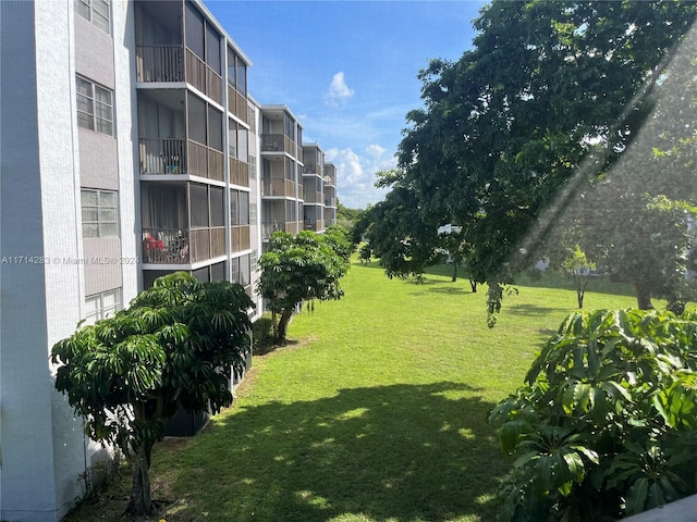 view of property's community featuring a yard