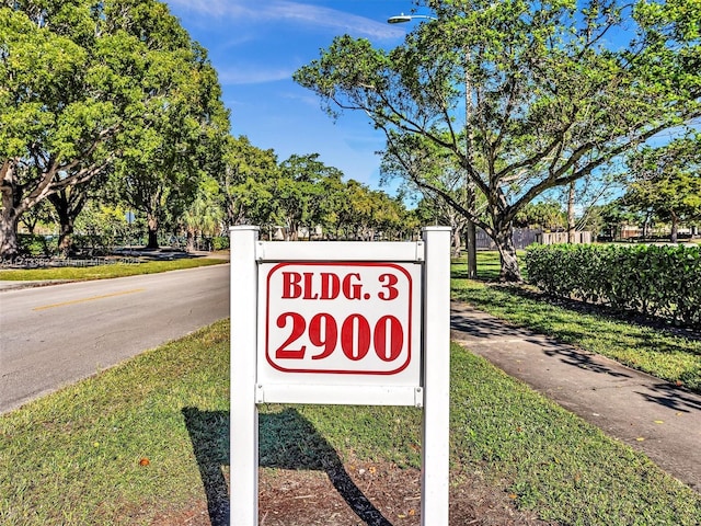 view of community / neighborhood sign