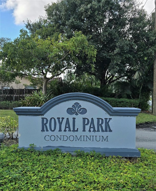 view of community / neighborhood sign