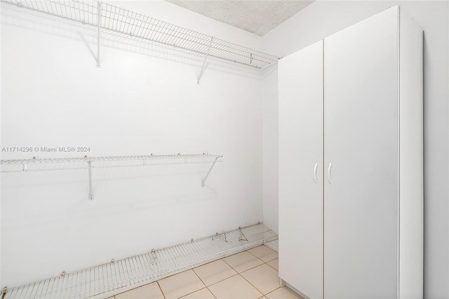 walk in closet featuring light tile patterned flooring