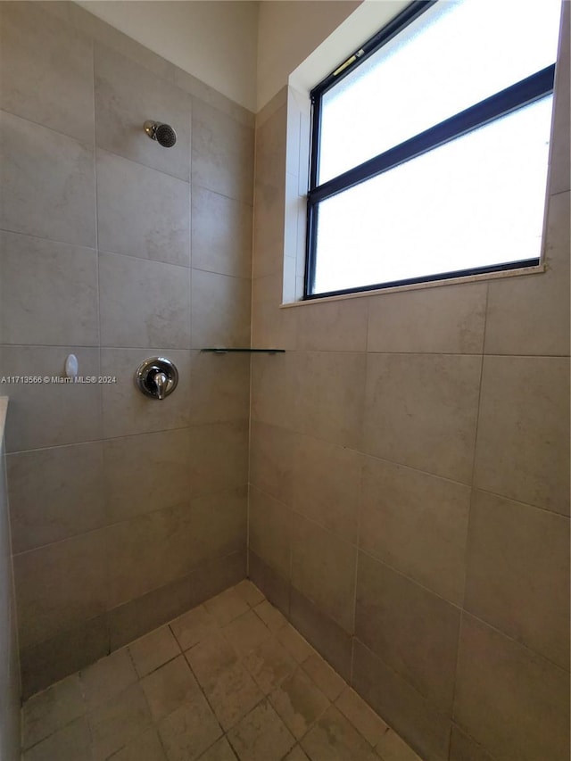 bathroom featuring tiled shower