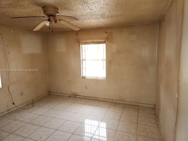 empty room featuring ceiling fan