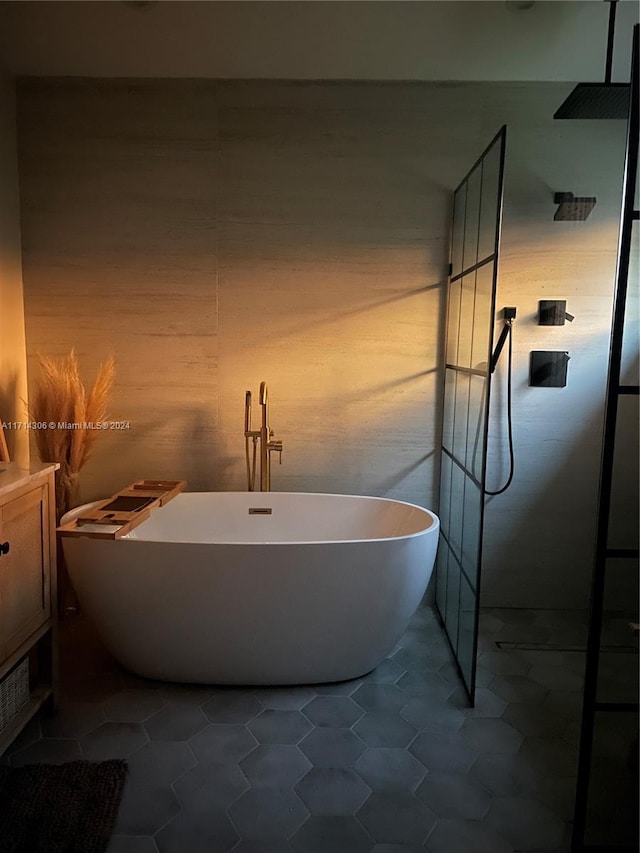 bathroom featuring tile patterned floors and a washtub