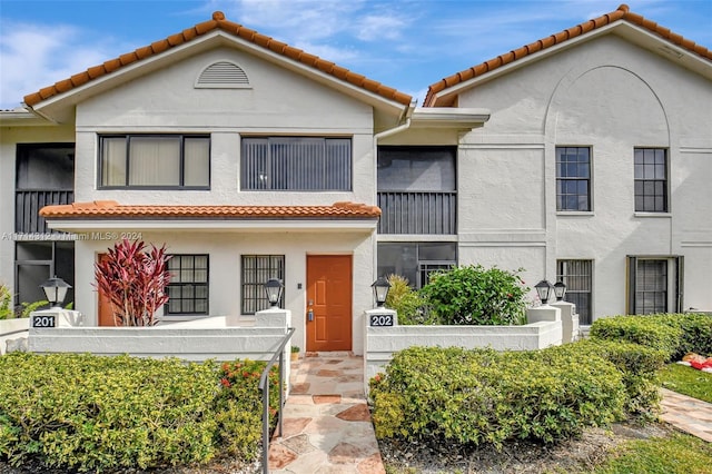 view of front of home featuring a balcony